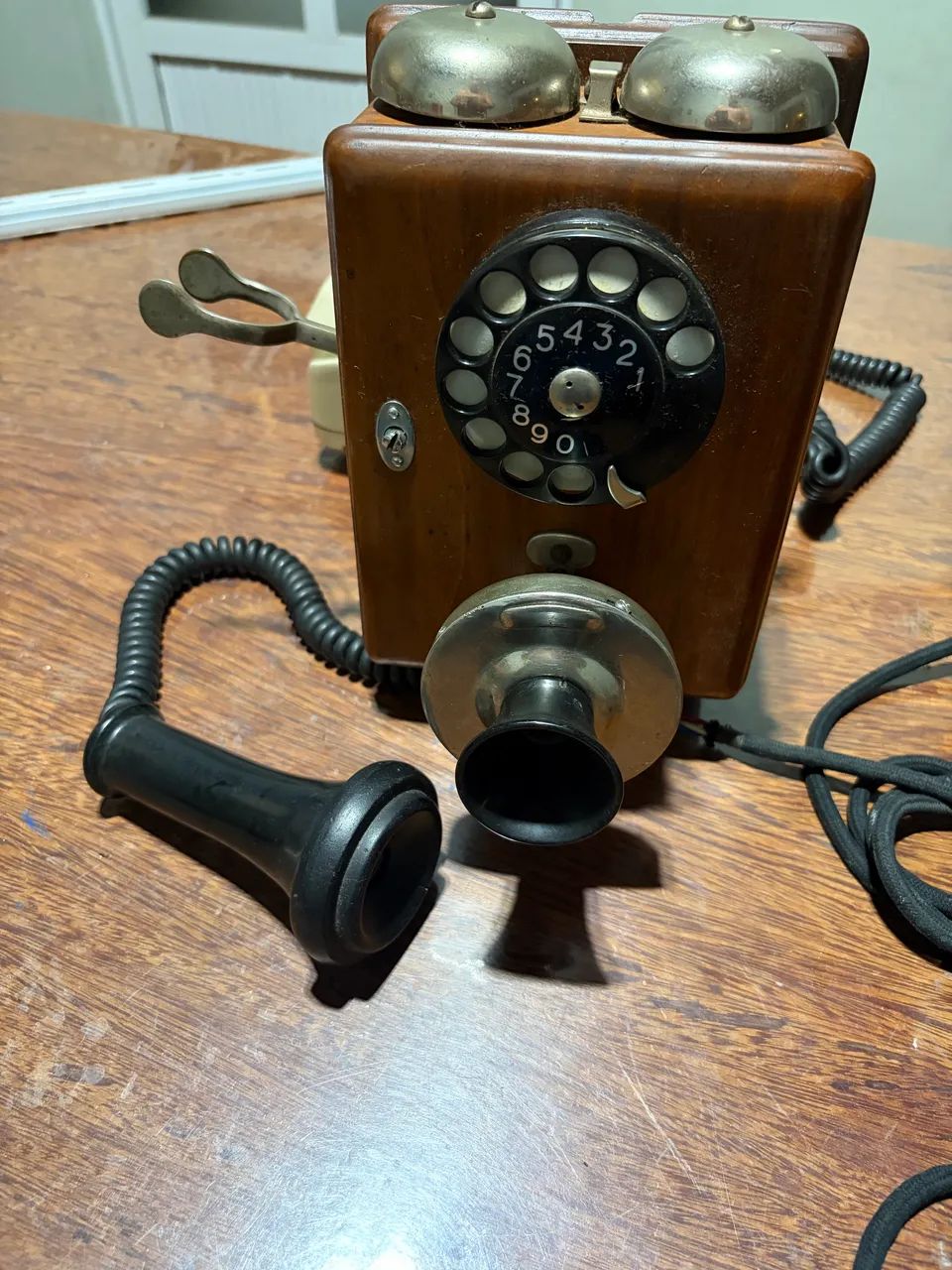 Telefone antigo de parede em madeira - Foto 3