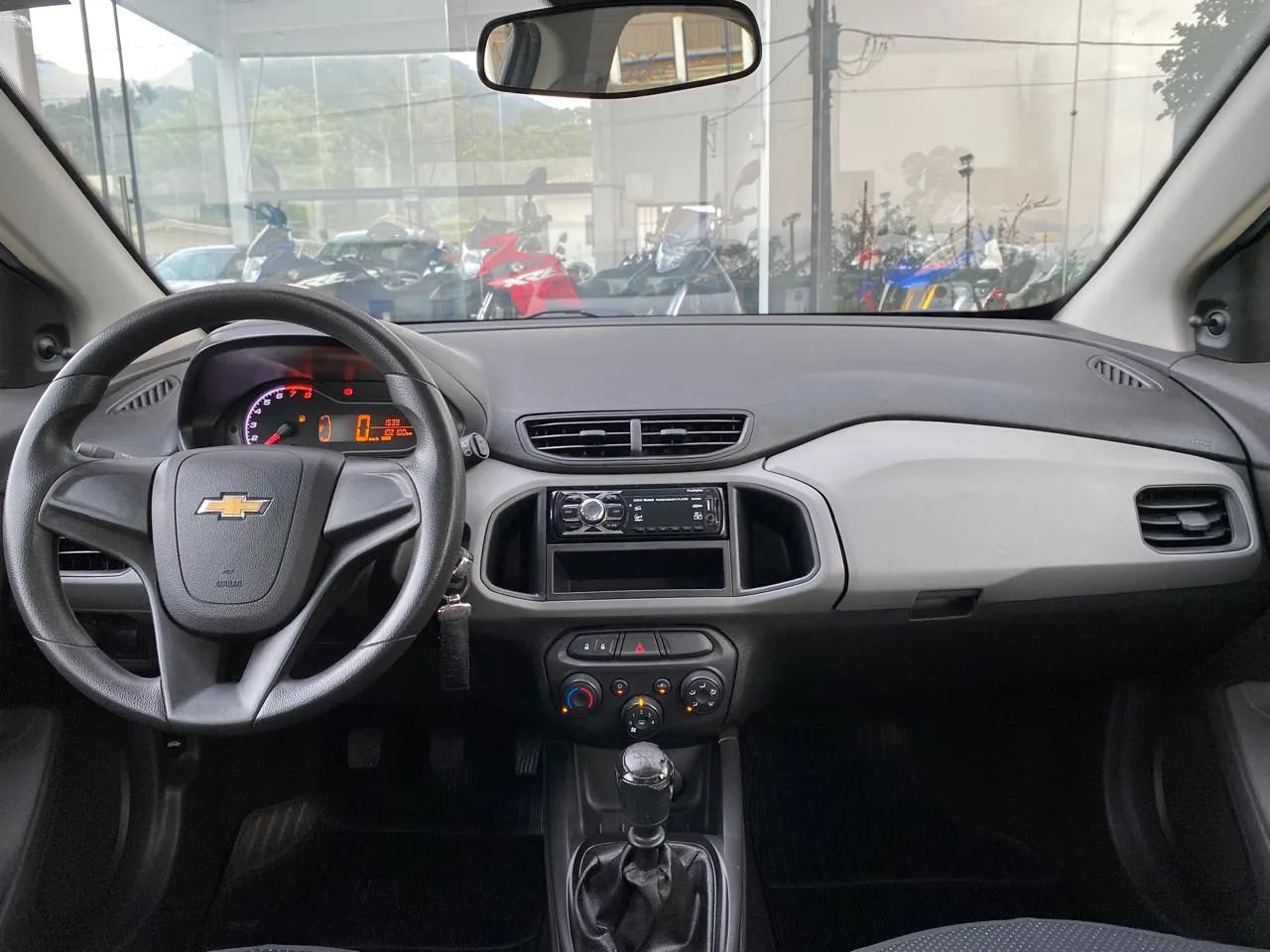 Chevrolet Onix JOY Hatch 1.0 8V Flex Mec. 4P 2017 - Foto 4