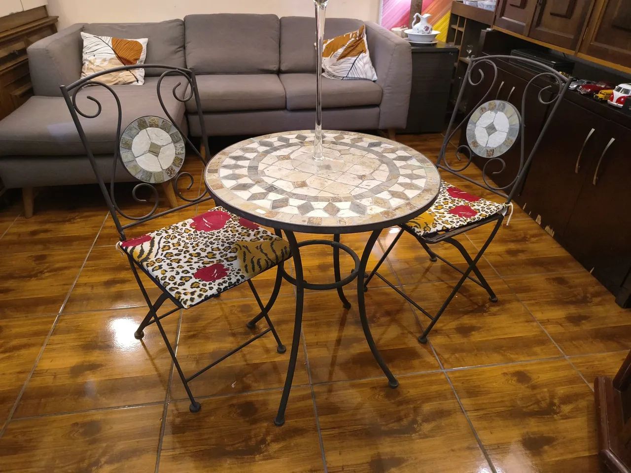 Mesa de jardim de ferro com 2 cadeiras dobráveis  - Foto 3