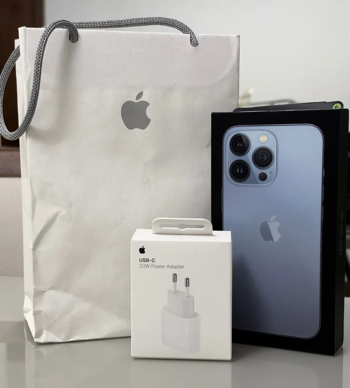 iPhone 13 Pro + carregador