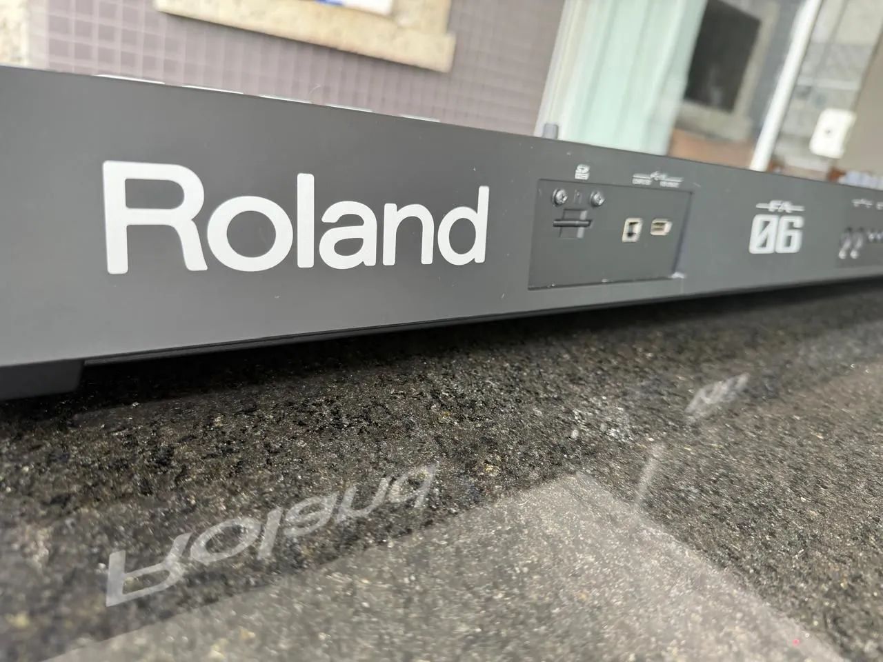 Teclado Roland FA-06 muito novo - Foto 5