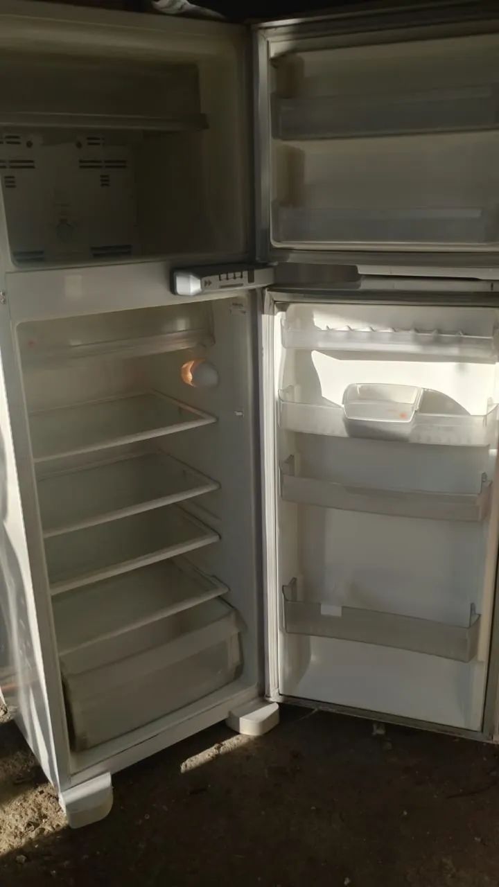 Vendo essa geladeira  - Foto 2
