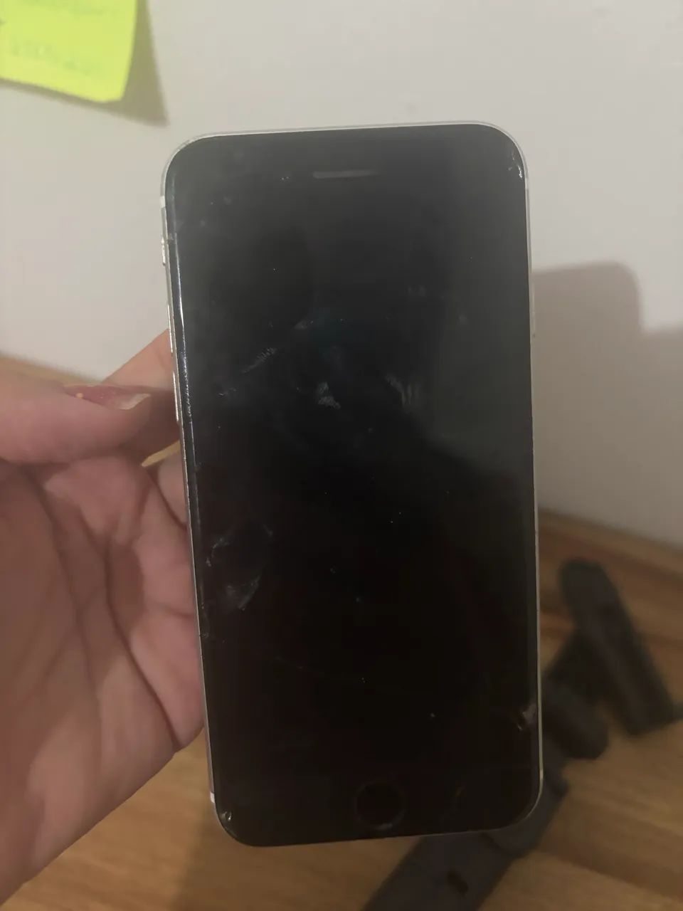 iPhone SE 2020 64 GB - Funcionando Perfeitamente - Foto 2