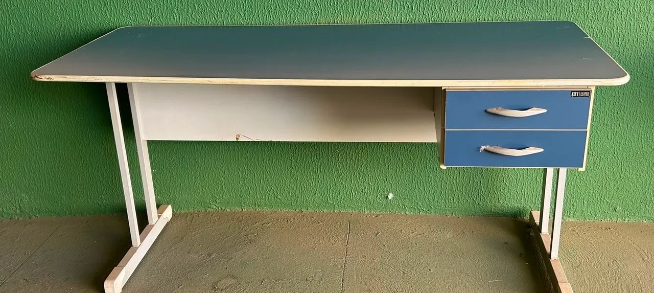Mesa de Escritório com 2 gavetas - Azul