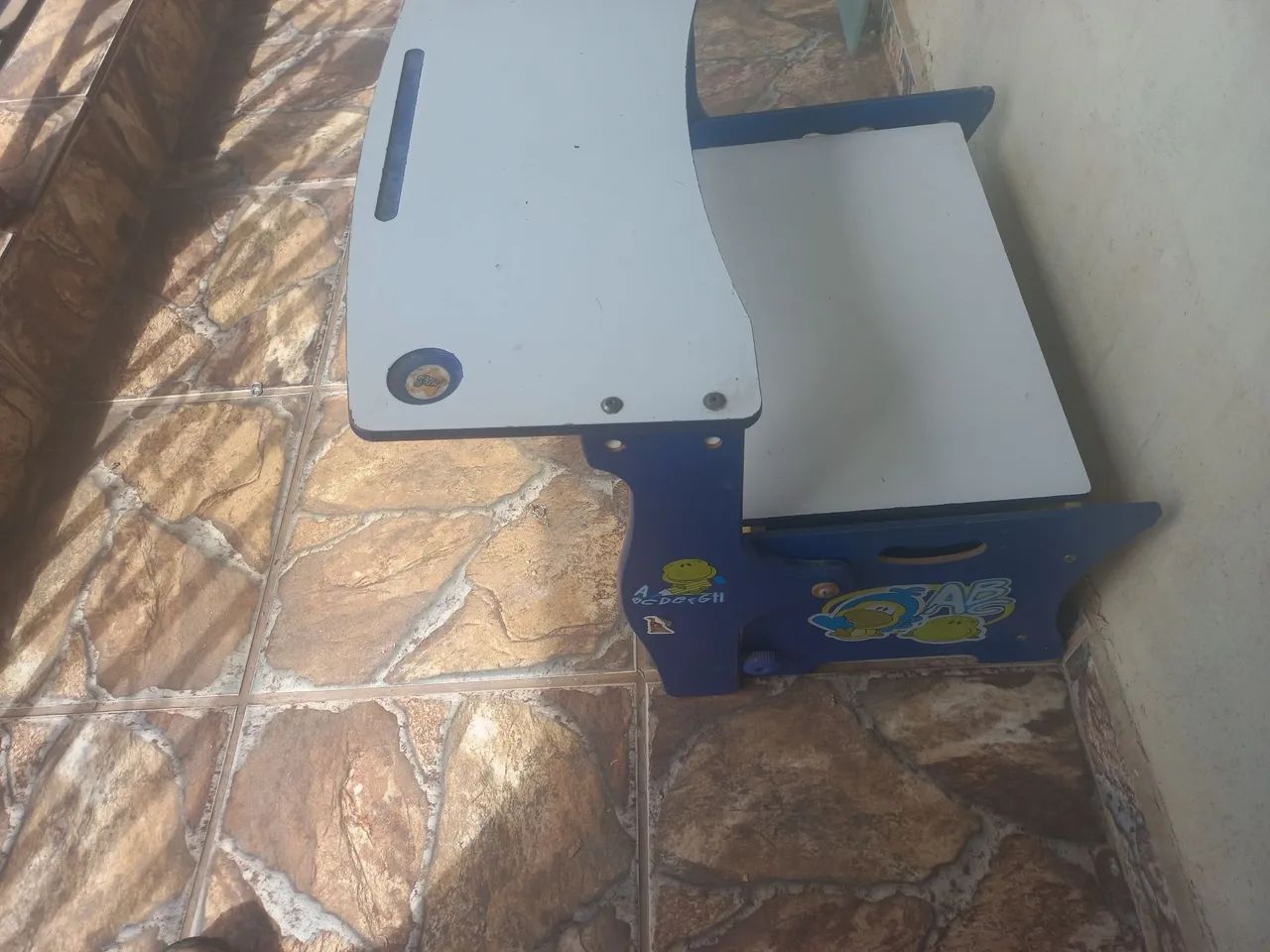 Mesinha infantil escrivaninha com baú - Foto 2