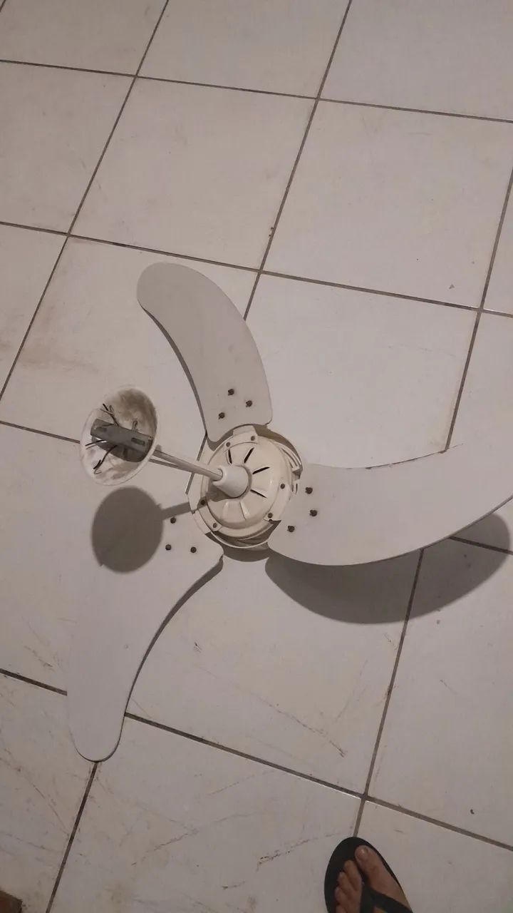 Ventilador de teto funcionando 
