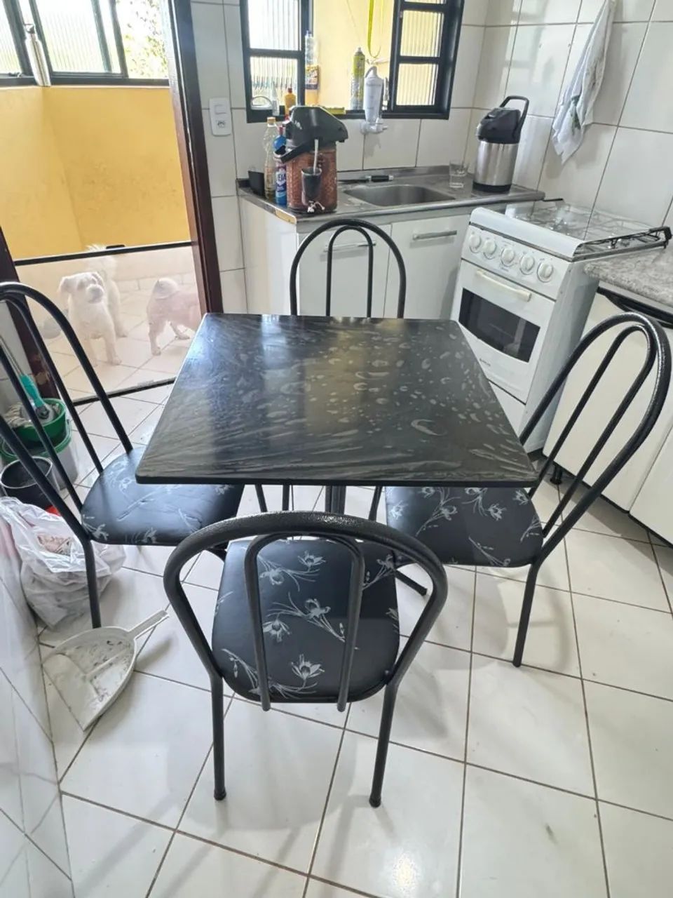 Mesa de mármore com 4 cadeiras  - Foto 2