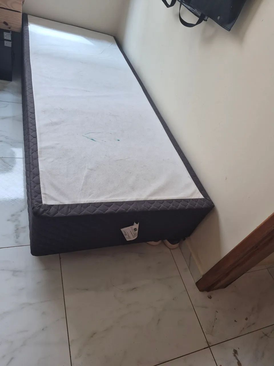 Vendo 2  base de cama box solteiro 