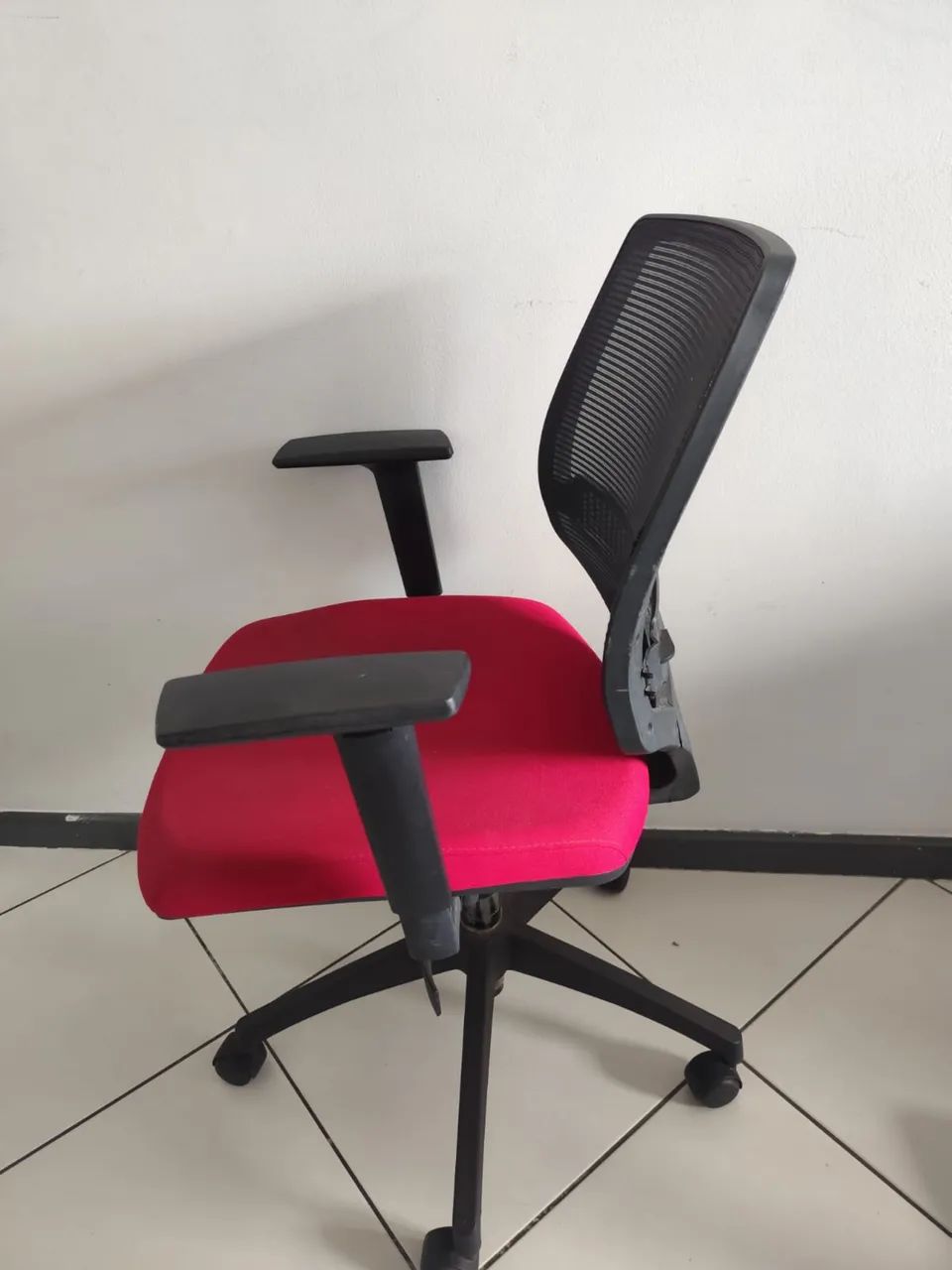 Cadeira Ergonômica Marelli com Encosto em Tela Regulável para Escritório e Home Office - Foto 5