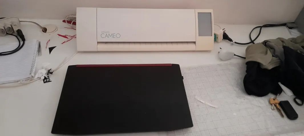 Estamparia completa (Prensa plana + prensa bonés + plotter recorte)