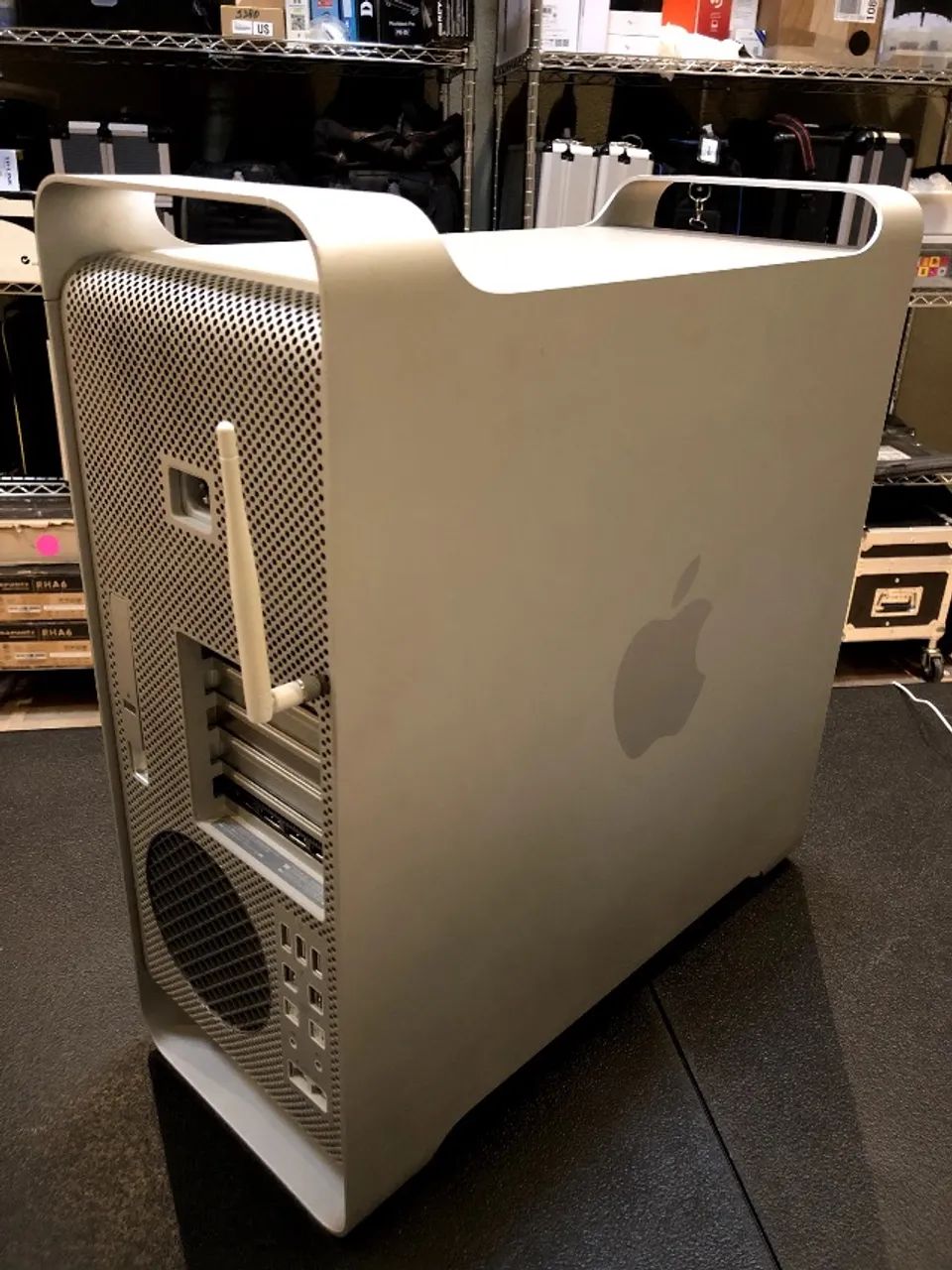 Apple Mac Pro Xeon 12-Core, 512GB NVMe, 96GB mem., Vídeo Radeon