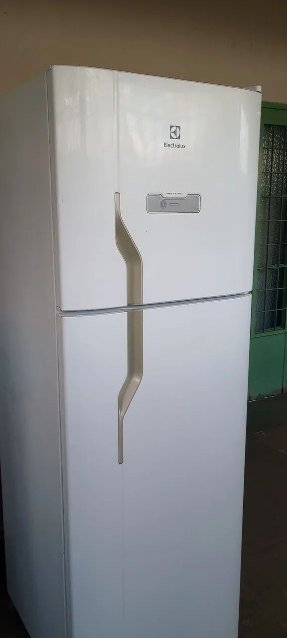 Geladeira Electrolux dfn41 dou garantia de 90 dias no documento total.