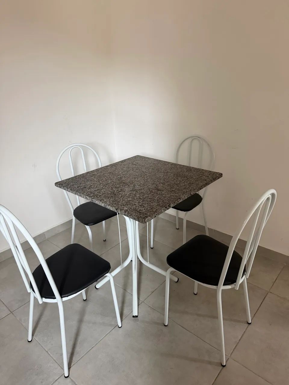 Mesa com 4 cadeiras - Foto 2