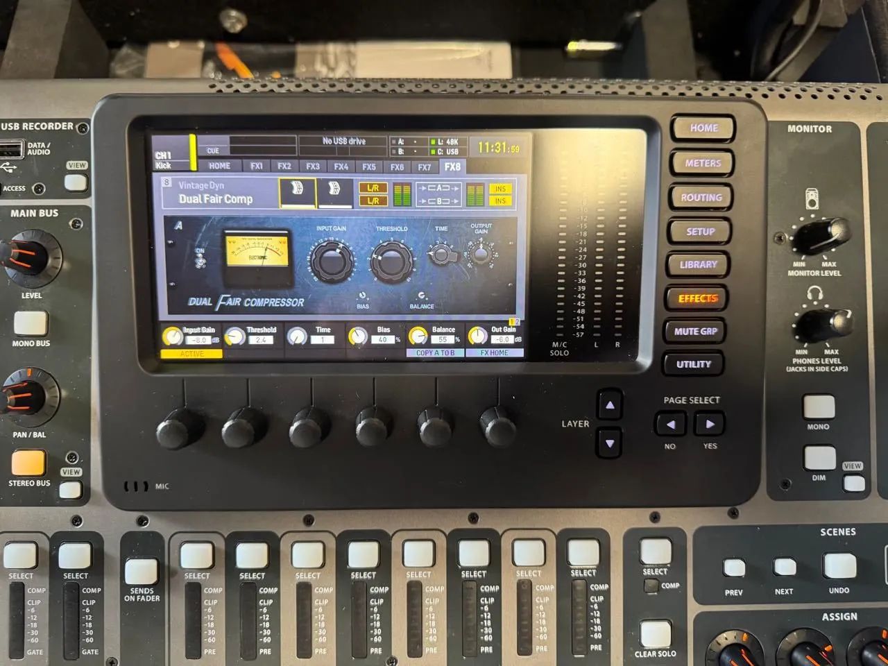 Mesa Digital Behringer X32 - Foto 4