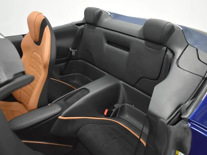 Ferrari Roma Spider 3.9 V8 620cv, foto 12 de 16