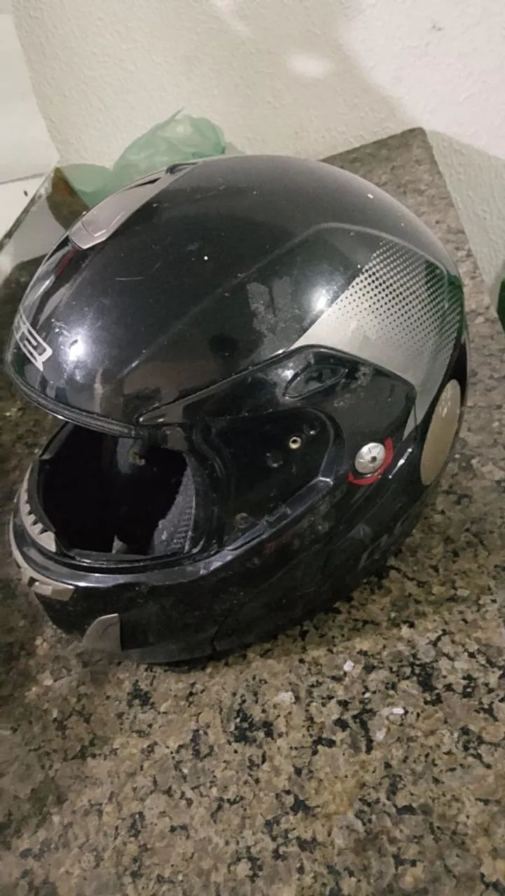 capacetes usados, sem a viseira, para vender logo ! - Foto 6
