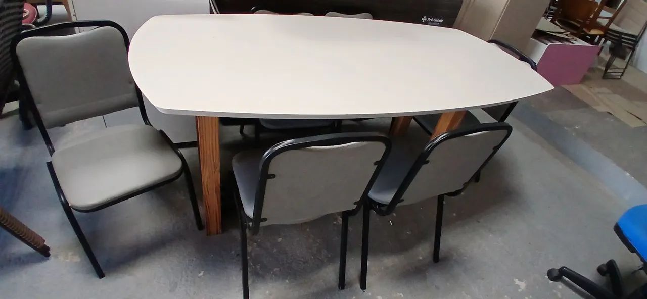 Mesa com 6 cadeiras usada em otimo estado  - Foto 2