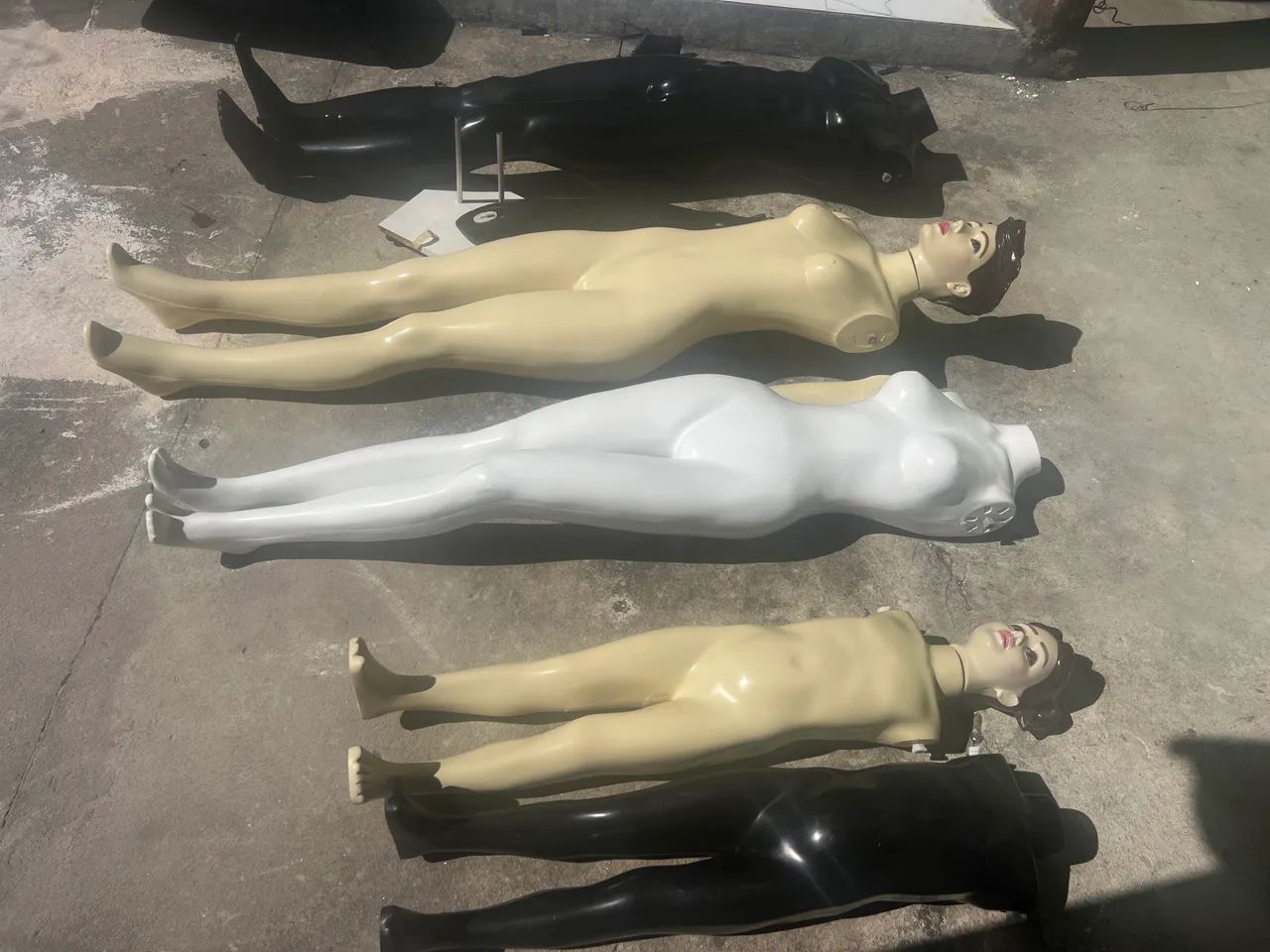 4 MANIQUIN   - Foto 2