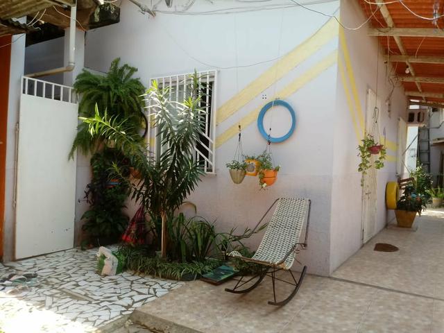 Apartamentos, casa e ponto comercial