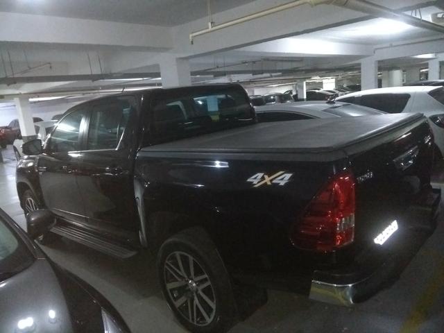 Hilux Preta Automática 2017/2017 Rodas Aro 20 Top - Foto 7
