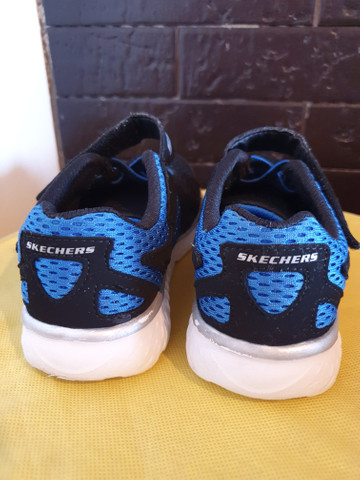 tenis skechers infantil 28