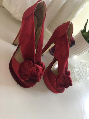 salto vermelho veludo