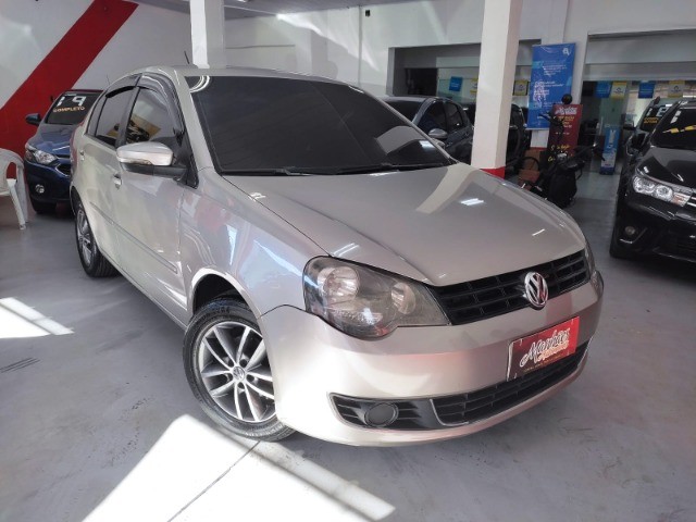 VOLKSWAGEN POLO SEDAN 1.6 COMPLETO  NUNCA POSSUIU GNV 