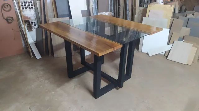 Mesa de madeira 4 lugares 