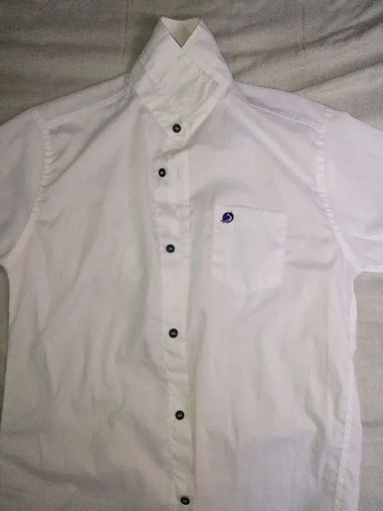 Camisa branca de manga comprida para menino