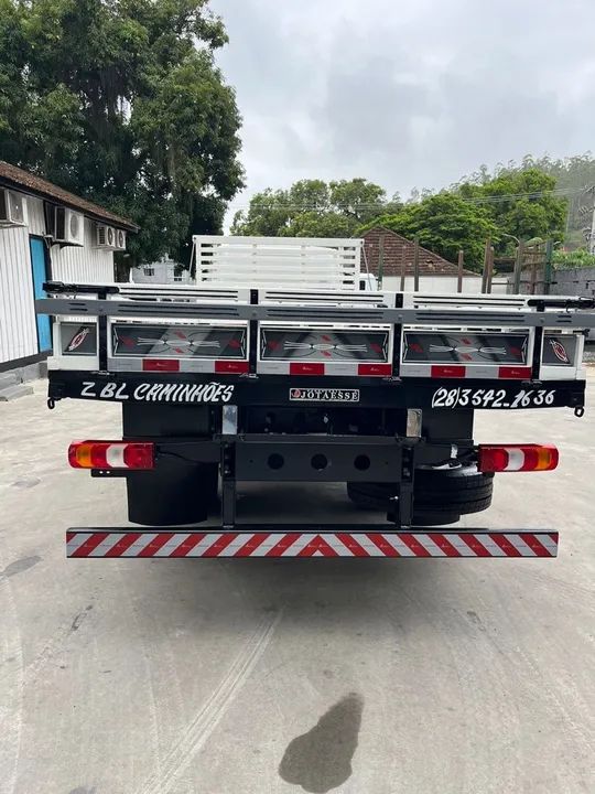 MB ACCELO 1017 ANO 2024/2025 - Foto 3