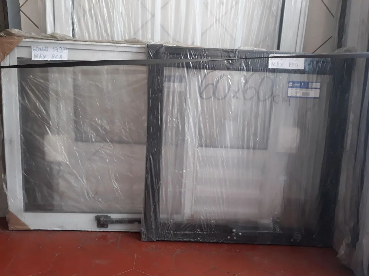 Janela maxiar de alumínio 60x60cm - Foto 4