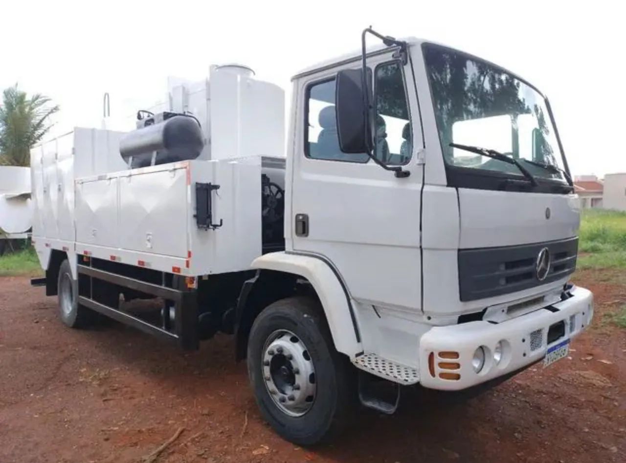 MB 1718 ano 2012, Toco, 4x2, Comboio com 4000 litros de Diesel, em SP - Foto 3