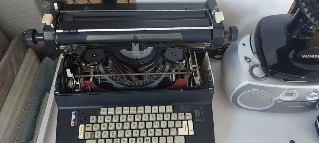 Máquina Escrever Elétrica Facit Sueca-e - Usada /Raridade - Foto 5