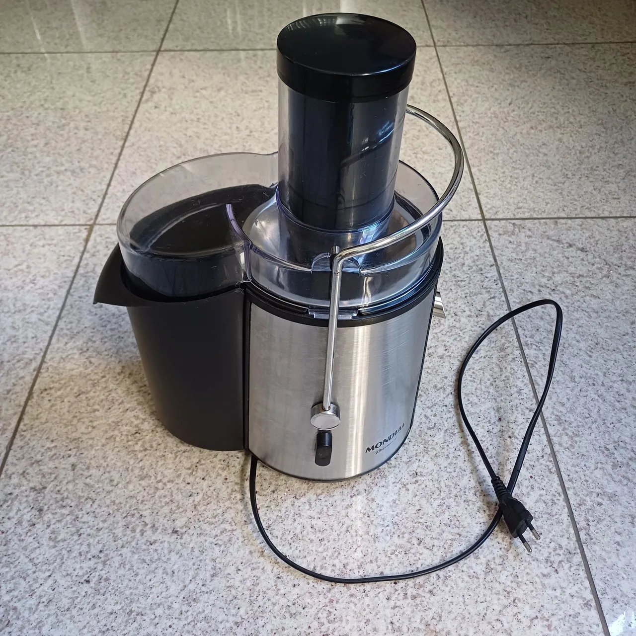 Extrator exprimidor suco elétrico Mondial 700w 127v premium