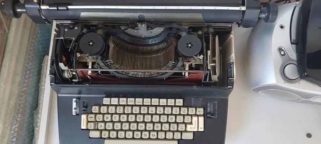 Máquina Escrever Elétrica Facit Sueca-e - Usada /Raridade - Foto 3