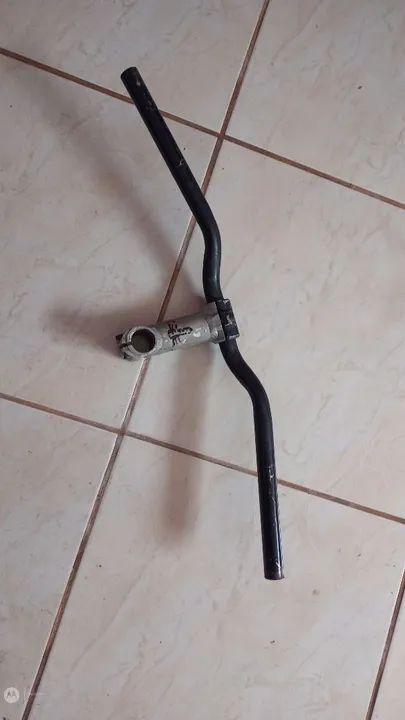 Guidão de bicicleta com mesa e pneu 