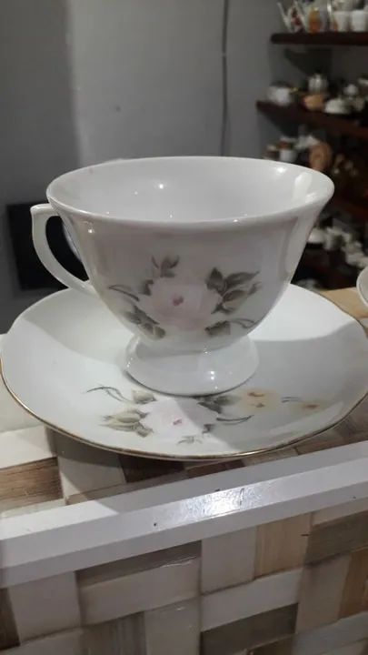 Xícaras de Chá com Pires de Porcelana Schimth e Chinesa