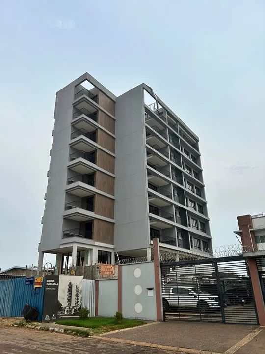 Apartamento moderno com varanda e elevador
