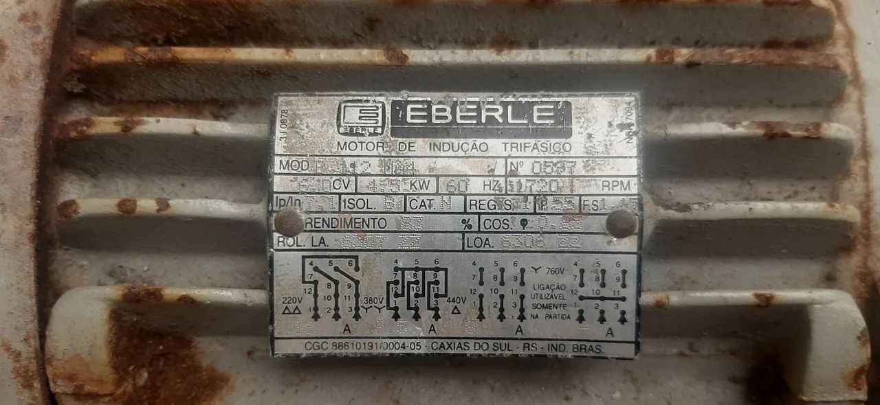 Motor de indução trifásico Eberle