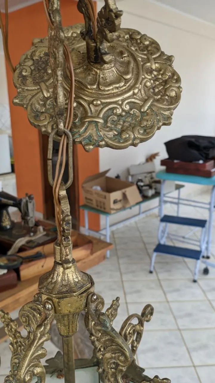 Lustre Clássico de Bronze com Vidro - Foto 4