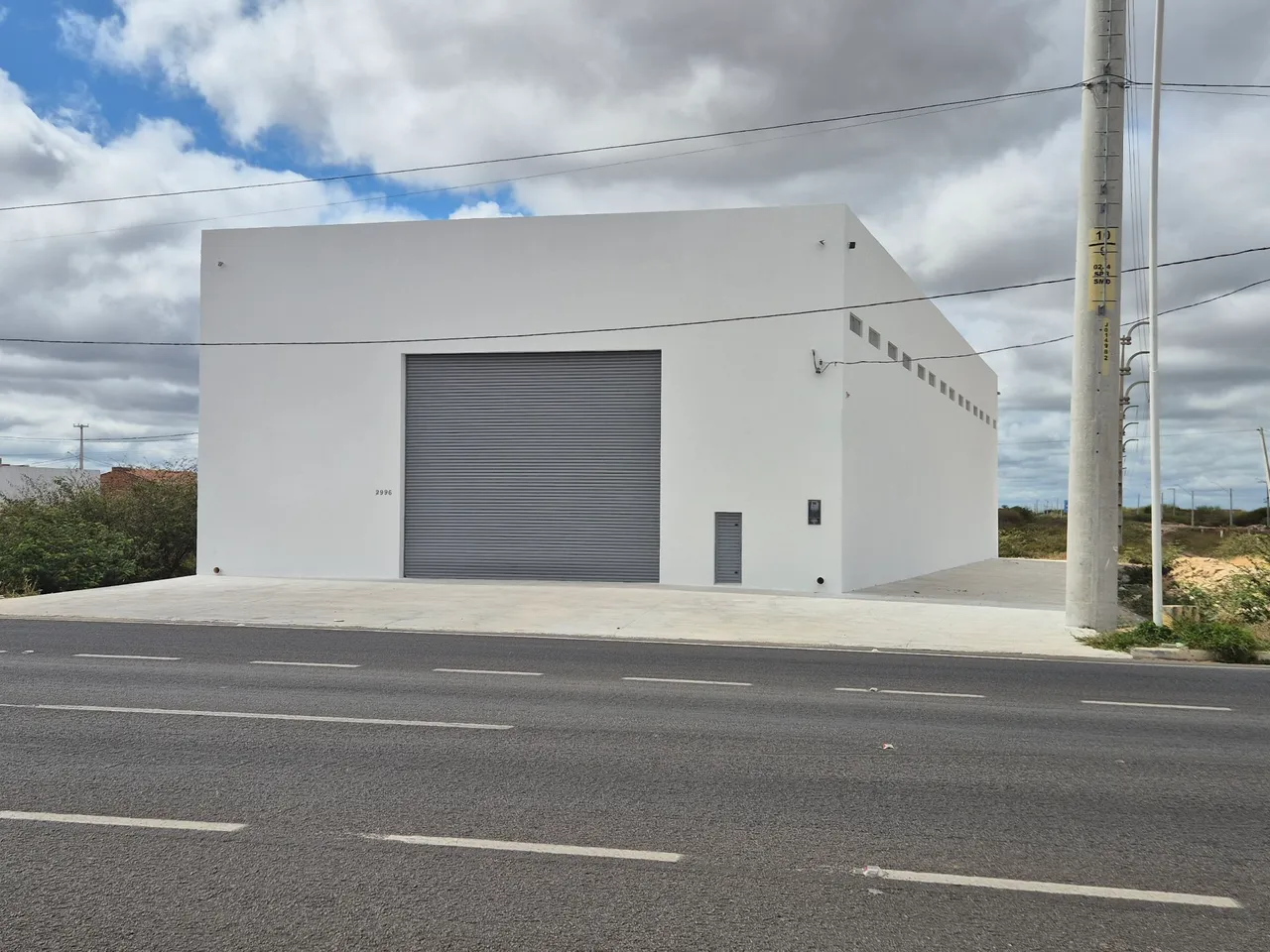 Alugo galpão novo com 610m² na BR 428, em frente à entrada da Transnordestina