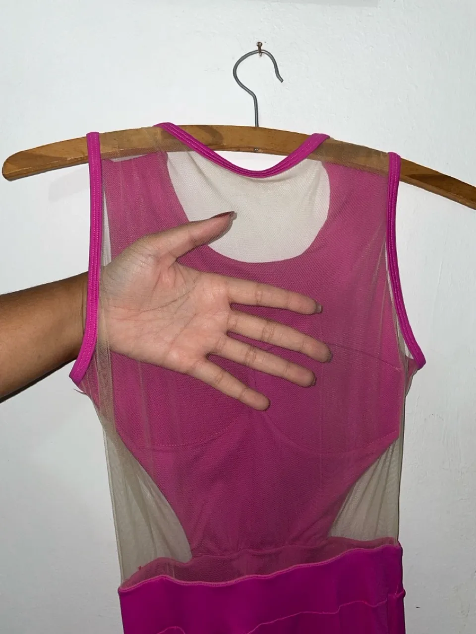 Vestido Rosa com Detalhes em Tela