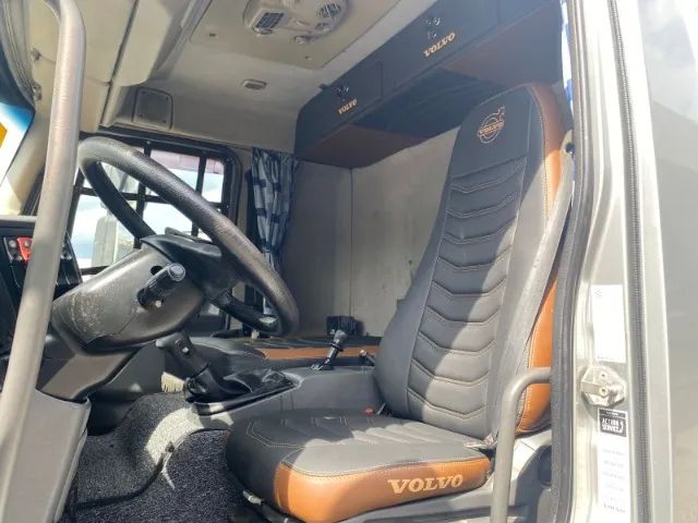 VOLVO VM 260 6X2 2010 BAÚ MOTOR FEITO - Foto 9