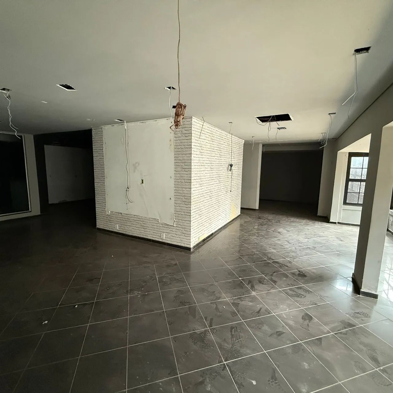 Alugo prédio com 300m2 no bairro Popular em Cuiabá MT  - Foto 2