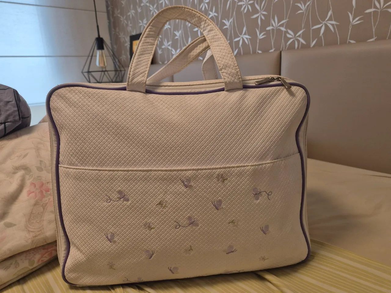 Bolsa Maternidade Bordada - Delicada e Charmosa