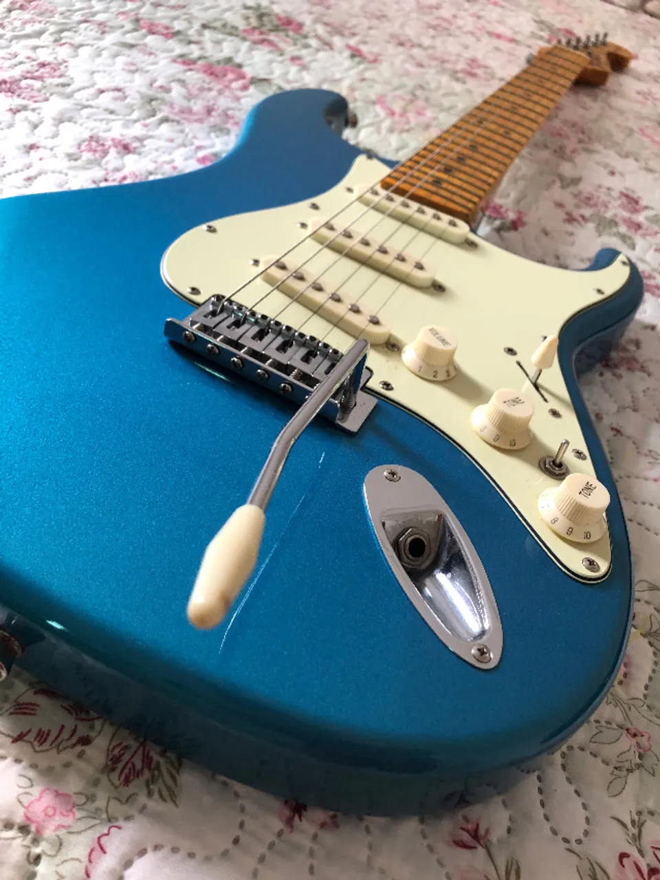 Guitarra Tagima TG-530 com Kit Stratocaster + Bleed (Som Telecaster) e Blindagem Elétrica