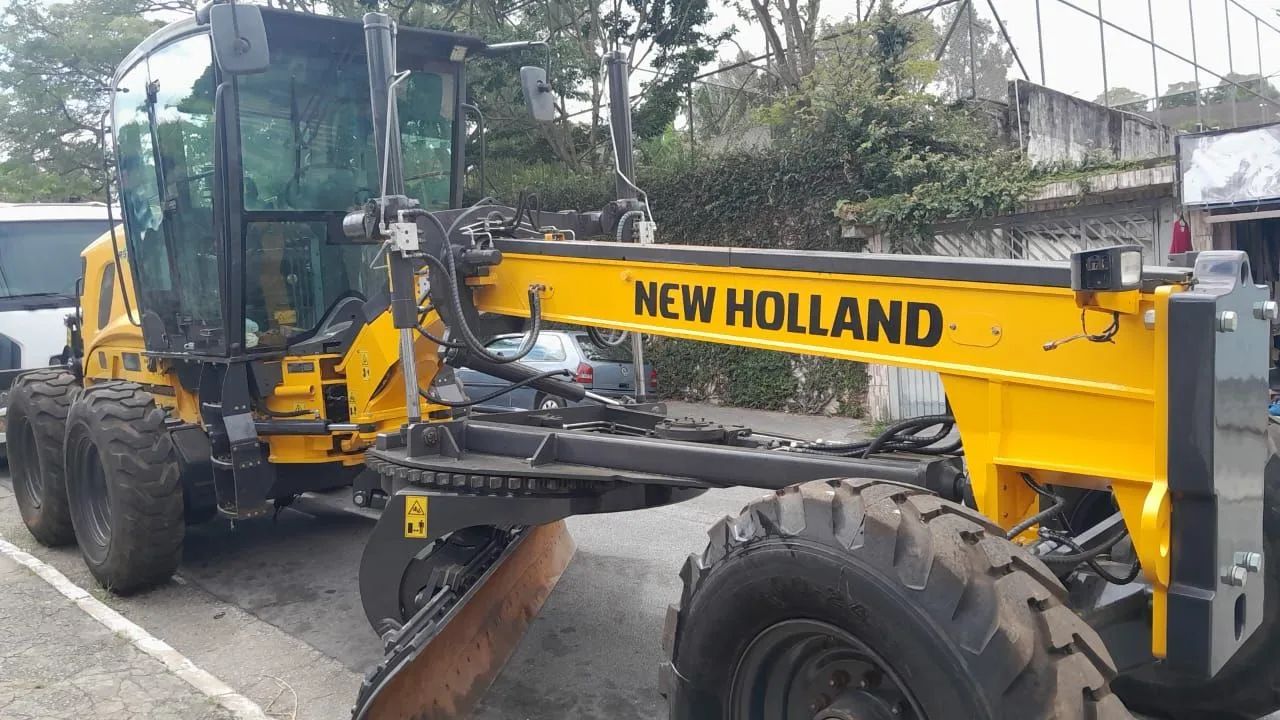 Motoniveladora New Holland rg140b 2012 com 5.100 horas  - Foto 2