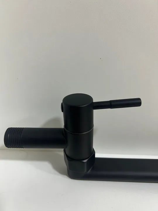 Torneira de Parede para Cozinha em Preto Fosco - Foto 2