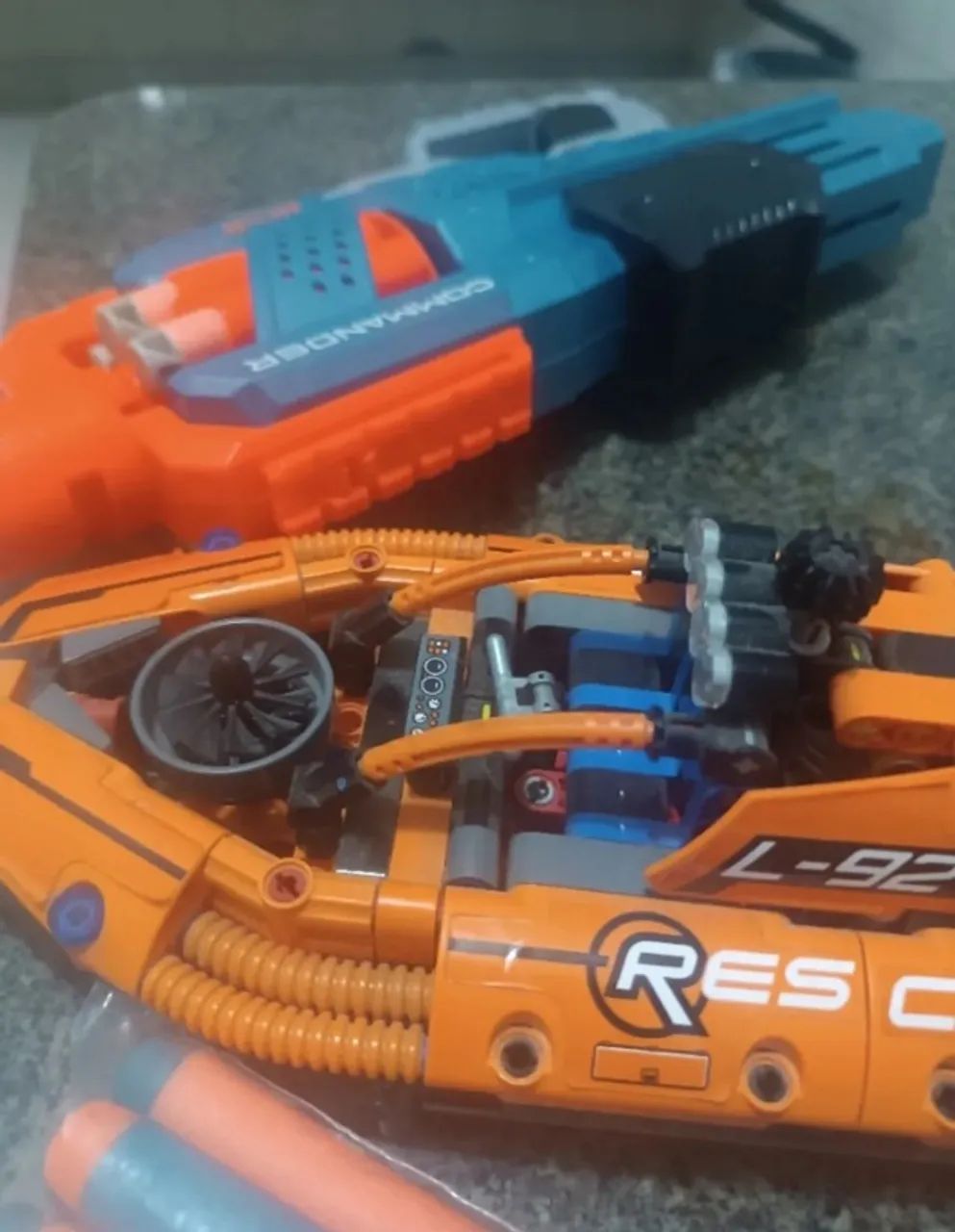 Kit Nerf 6 disparos automáticos + Lego barco original R$180,00 buscar Carrefour Zona Sul  - Foto 3