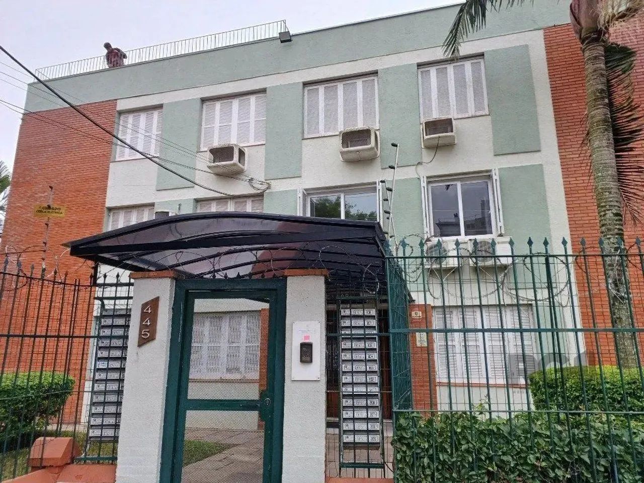3D ensolarado e com vaga.